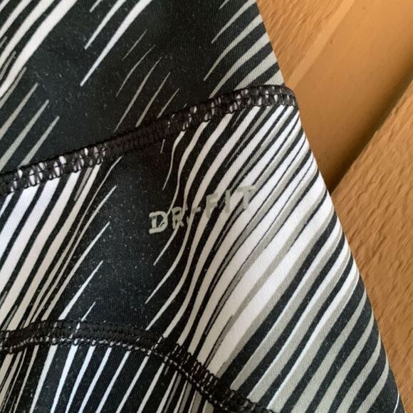 Nike Dri-Fit Black & White Striped Cropped Leggings - Picture 7 of 7